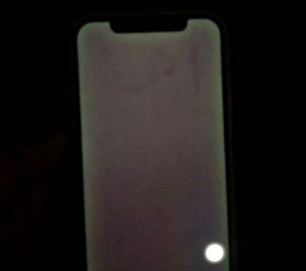 秦皇岛苹果手机维修分享苹果客服回应 iPhone 12 屏幕“发绿”问题 